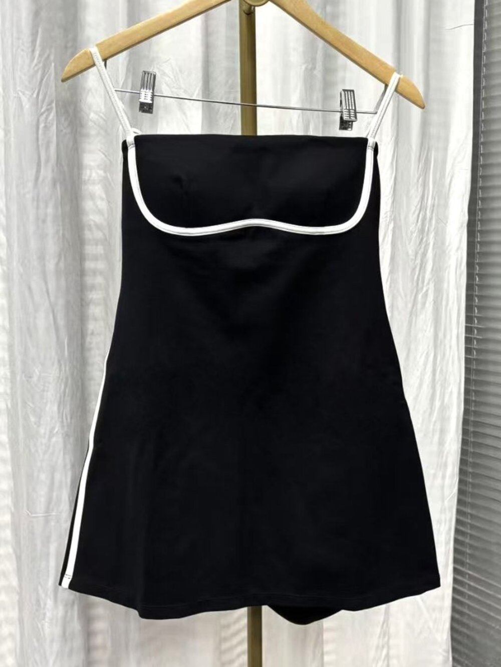 🖤 Alo Airbrush Streamlined Dress - Black and White Color Block Fitted Dress - Picture 2 of 5